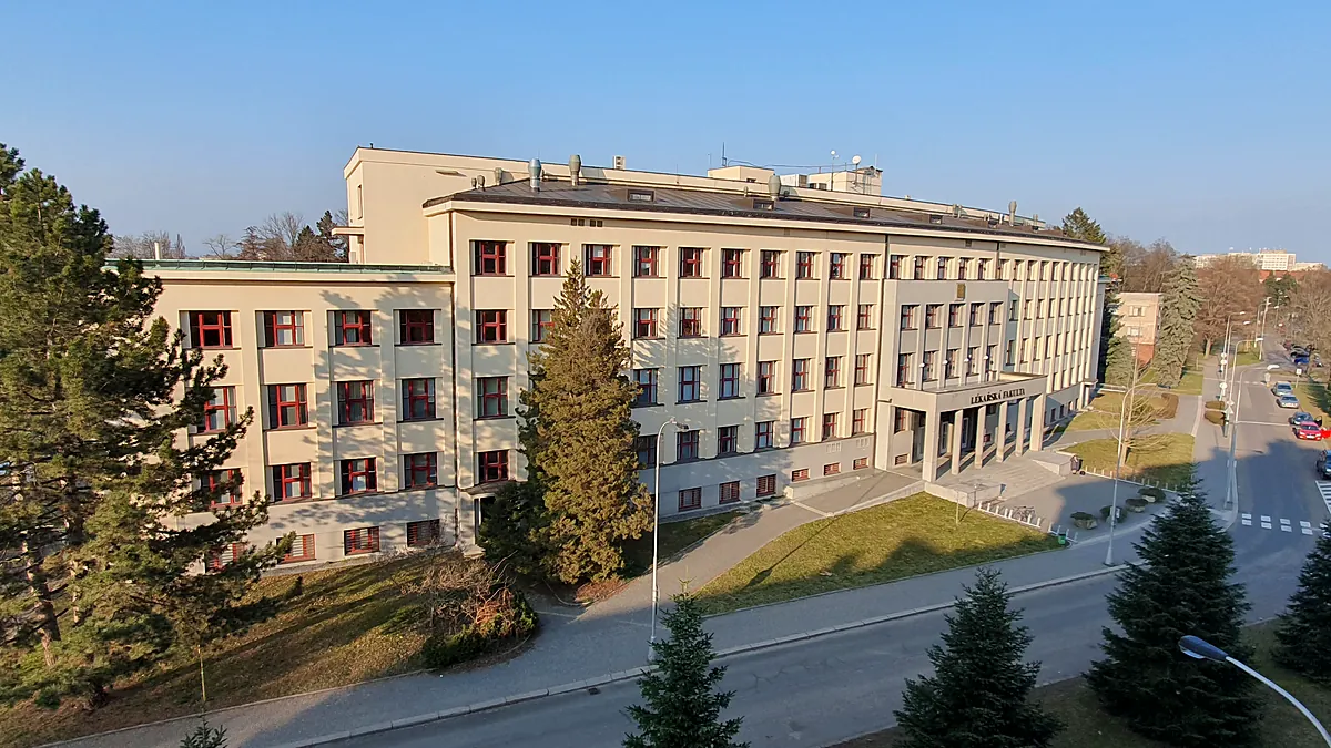 Здание медицинского факультета Карлова университета в Градец-Кралове.